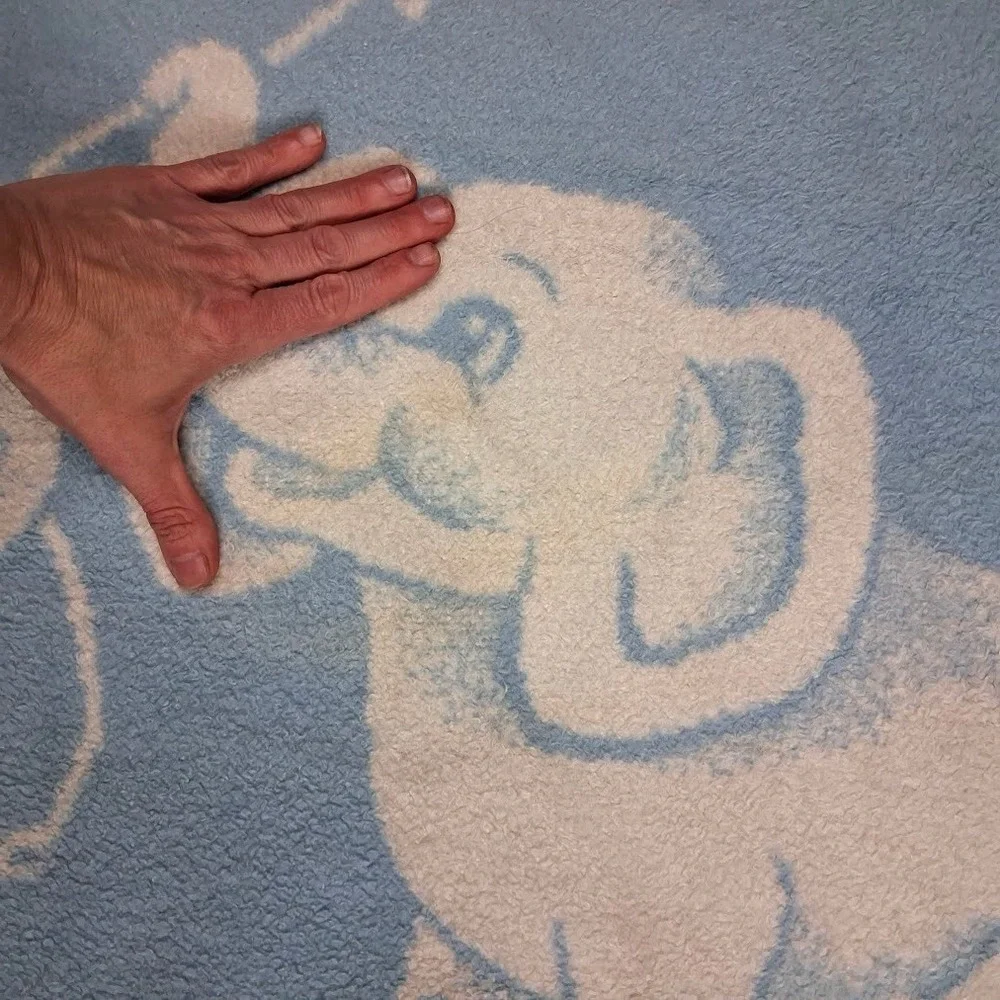 Flaw * San Marcos Blue White Elephant Reversible Blanket Kite Acrylic 42x42